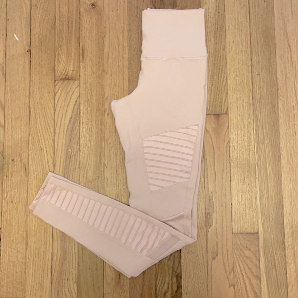 ALO yoga high rise moto legging size XS nectar